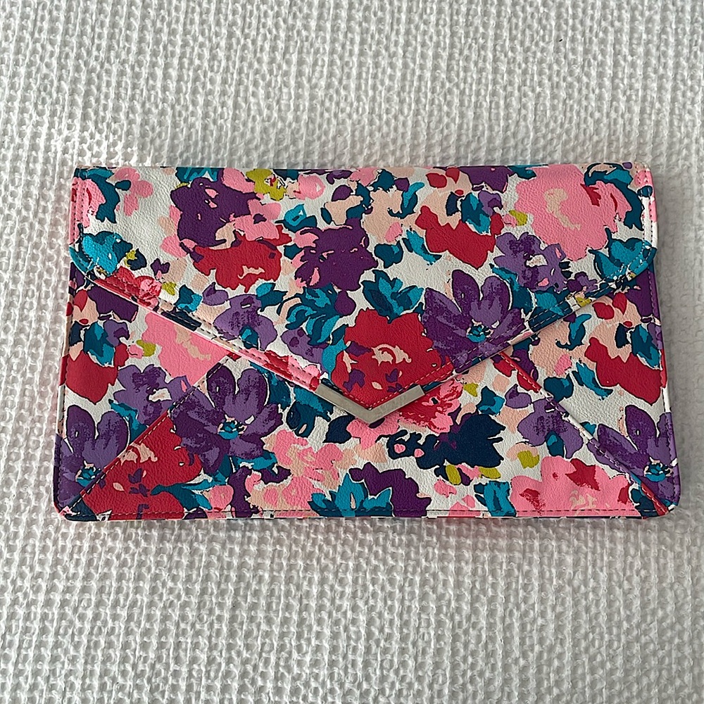 Brand new LuLu clutch